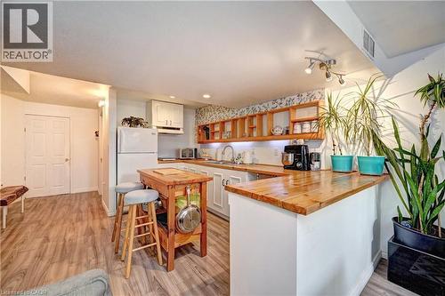 222 Baldwin Drive, Cambridge, ON - Indoor Photo Showing Kitchen
