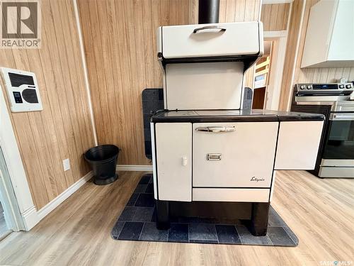 691 Joseph Crescent, Cochin, SK - Indoor Photo Showing Kitchen