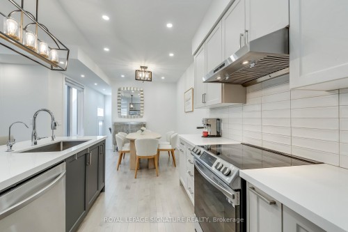 21 Kohn Lane, Markham, ON - Indoor Photo Showing Kitchen With Upgraded Kitchen