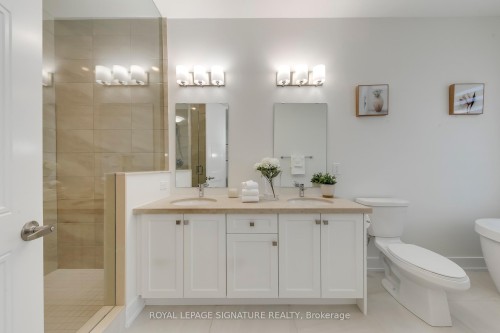 21 Kohn Lane, Markham, ON - Indoor Photo Showing Bathroom