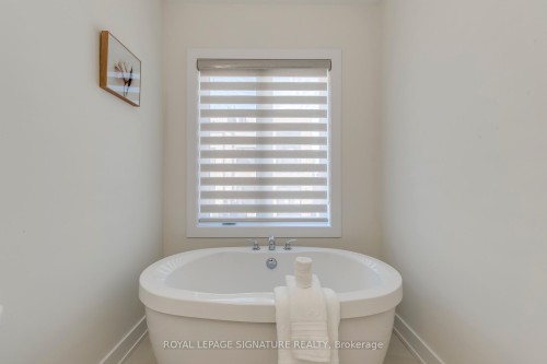 21 Kohn Lane, Markham, ON - Indoor Photo Showing Bathroom