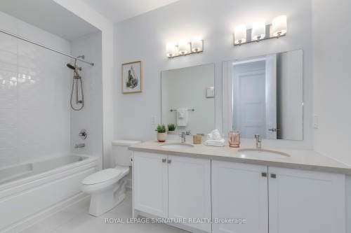 21 Kohn Lane, Markham, ON - Indoor Photo Showing Bathroom