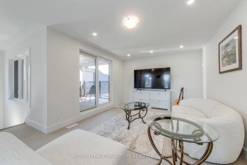 21 Kohn Lane, Markham, ON - Indoor Photo Showing Living Room
