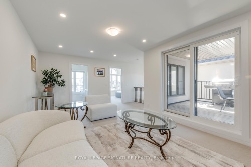 21 Kohn Lane, Markham, ON - Indoor Photo Showing Living Room