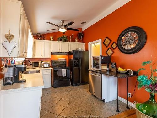 976 Watson, Windsor, ON - Indoor Photo Showing Kitchen