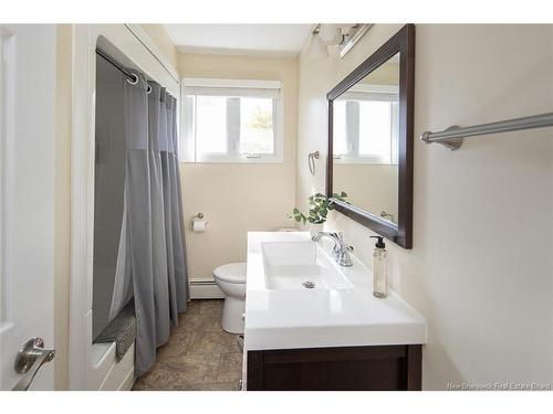 15 Lorne St, Fredericton, NB 