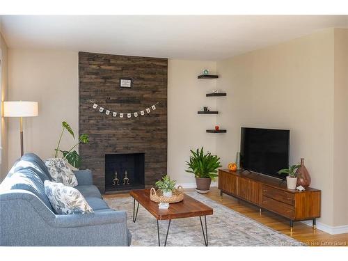 15 Lorne St, Fredericton, NB 