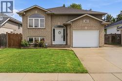 165 THOMAS AVENUE Wallaceburg, ON N8A 5H5