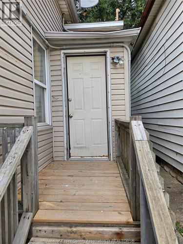456 ELLIOT East , Windsor, Ontario N9A 3R9 2