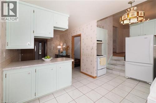 15 Gilmour Crescent, Kitchener, ON - Indoor Photo Showing Kitchen