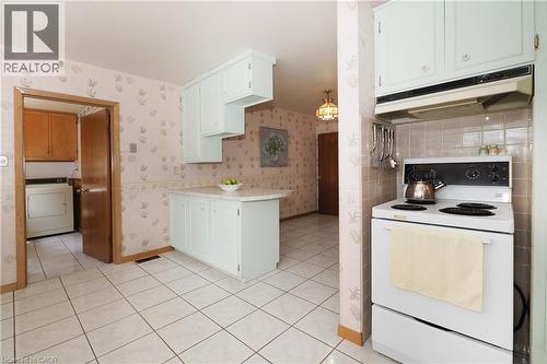 15 Gilmour Crescent, Kitchener, ON - Indoor Photo Showing Kitchen