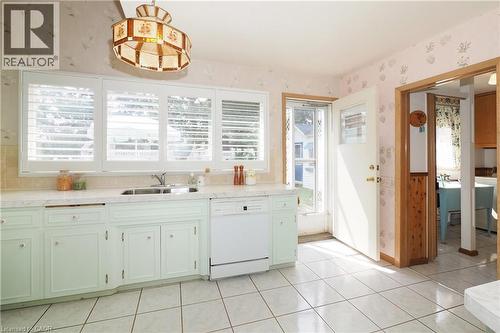 15 Gilmour Crescent, Kitchener, ON - Indoor Photo Showing Kitchen With Double Sink
