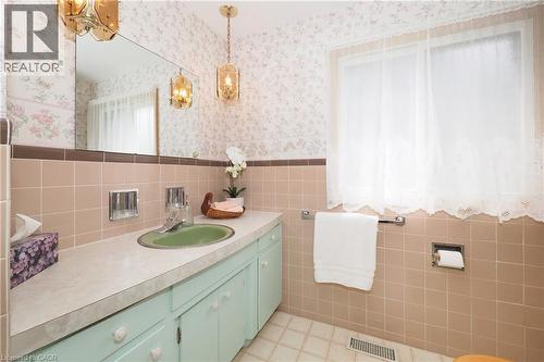 15 Gilmour Crescent, Kitchener, ON - Indoor Photo Showing Bathroom