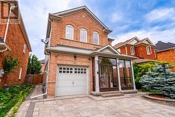 406 REEVES WAY BOULEVARD Whitchurch-Stouffville, ON L4A 0H3