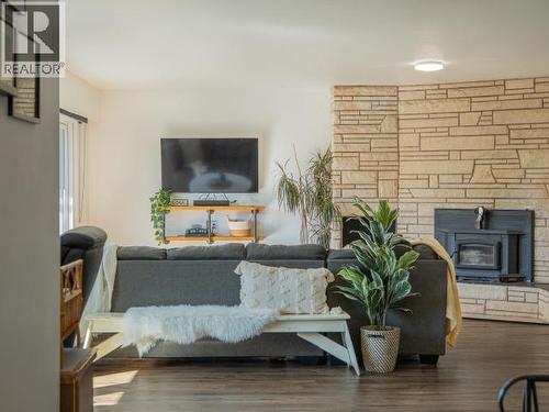 2277 Phillips Road, Powell River, BC - Indoor Photo Showing Living Room With Fireplace