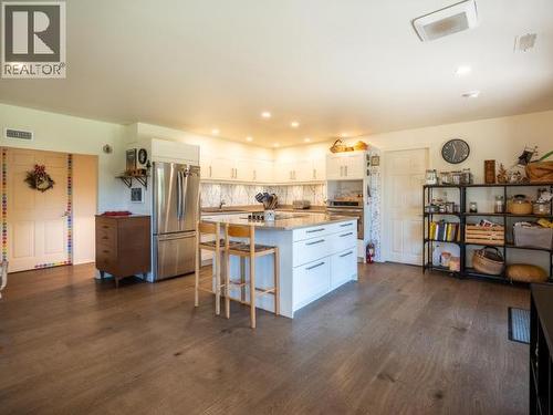 2277 Phillips Road, Powell River, BC - Indoor Photo Showing Kitchen