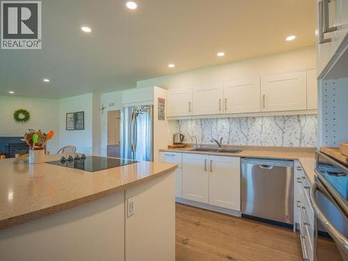 2277 Phillips Road, Powell River, BC - Indoor Photo Showing Kitchen