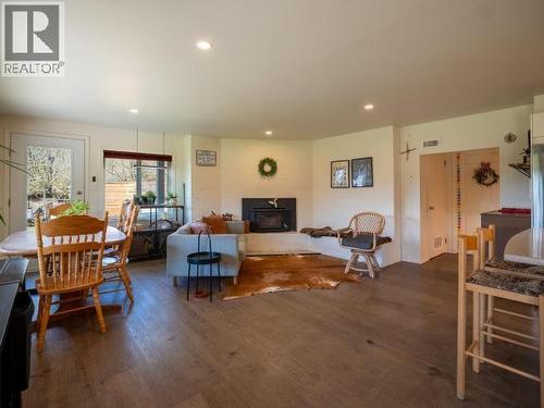 2277 Phillips Road, Powell River, BC - Indoor With Fireplace