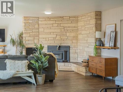 2277 Phillips Road, Powell River, BC - Indoor Photo Showing Living Room With Fireplace