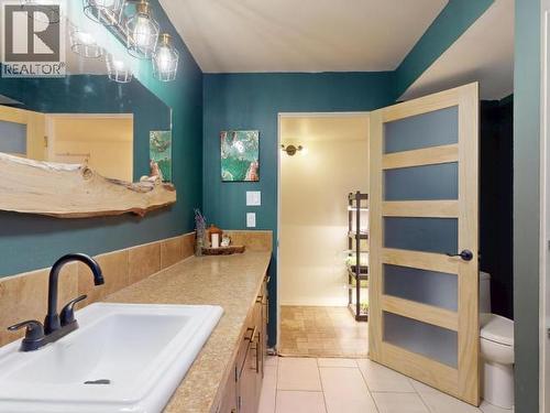 2277 Phillips Road, Powell River, BC - Indoor Photo Showing Bathroom