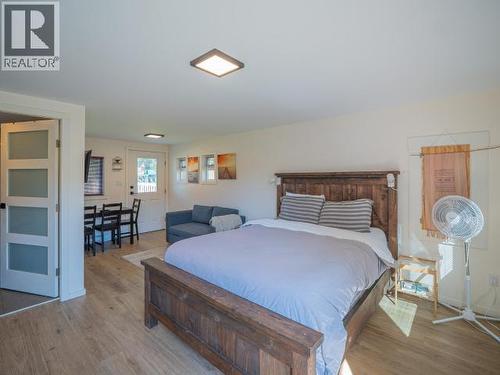 2277 Phillips Road, Powell River, BC - Indoor Photo Showing Bedroom