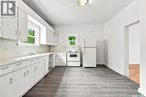 209 T Avenue N, Saskatoon, SK - Indoor Photo Showing Kitchen