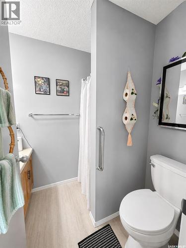 304 255 7Th Street E, Prince Albert, SK - Indoor Photo Showing Bathroom