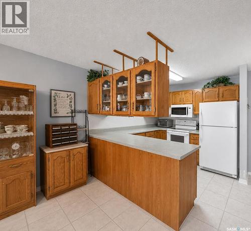 304 255 7Th Street E, Prince Albert, SK - Indoor Photo Showing Kitchen