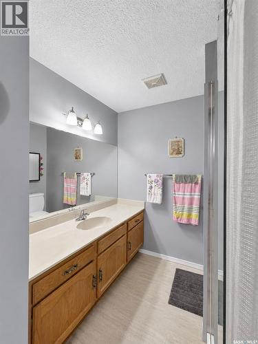 304 255 7Th Street E, Prince Albert, SK - Indoor Photo Showing Bathroom