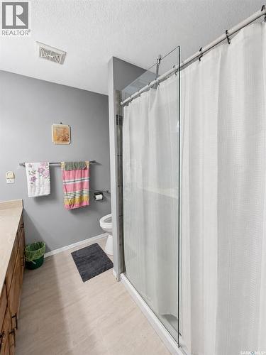 304 255 7Th Street E, Prince Albert, SK - Indoor Photo Showing Bathroom
