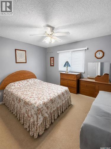 304 255 7Th Street E, Prince Albert, SK - Indoor Photo Showing Bedroom