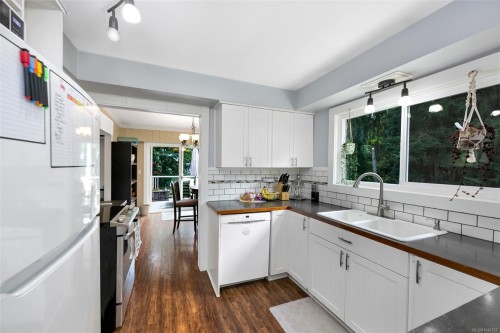 1080 Maple Bay Rd, Duncan, BC 