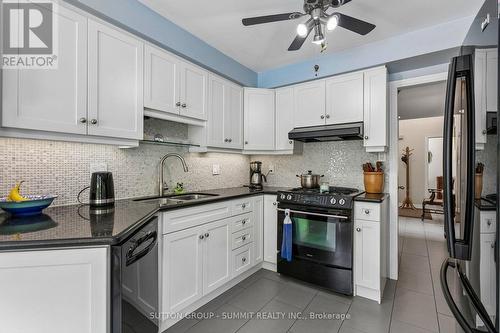 3176 Dovetail Mews, Mississauga, ON - Indoor Photo Showing Kitchen With Upgraded Kitchen