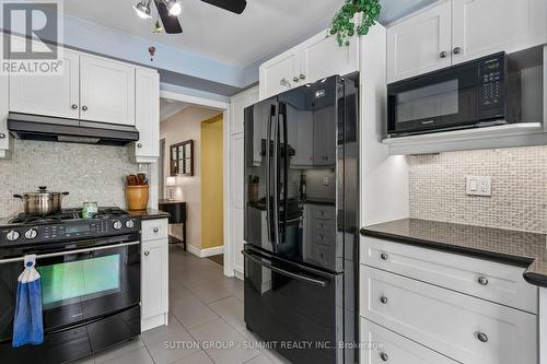 3176 Dovetail Mews, Mississauga, ON - Indoor Photo Showing Kitchen With Upgraded Kitchen