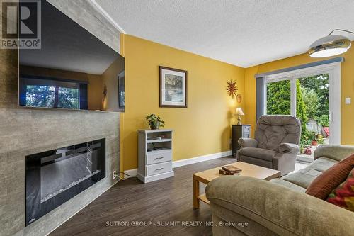 3176 Dovetail Mews, Mississauga, ON - Indoor Photo Showing Living Room With Fireplace