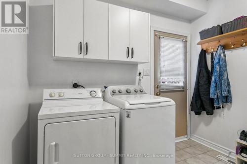 3176 Dovetail Mews, Mississauga, ON - Indoor Photo Showing Laundry Room