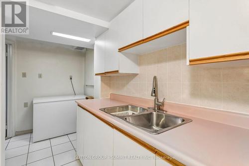 3176 Dovetail Mews, Mississauga, ON - Indoor Photo Showing Kitchen With Double Sink