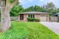 28 OSBORNE CRESCENT Oakville, ON L6H 1G1