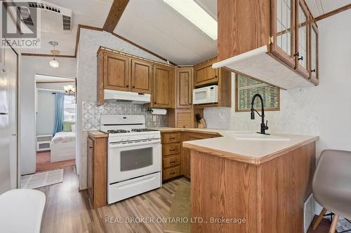218 Beach Road, Centre Wellington, ON - Indoor Photo Showing Kitchen