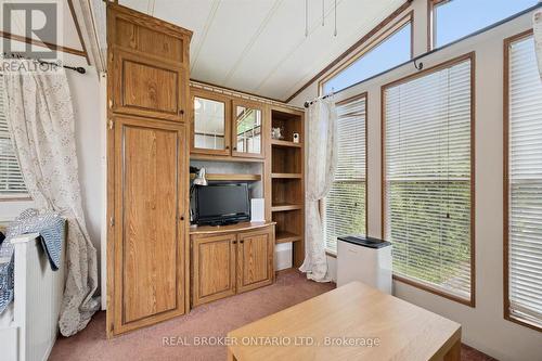 218 Beach Road, Centre Wellington, ON - Indoor