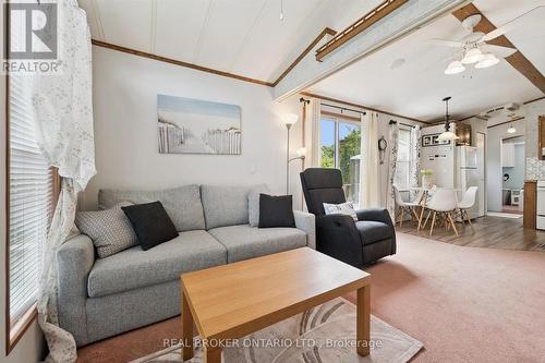 218 Beach Road, Centre Wellington, ON - Indoor Photo Showing Living Room