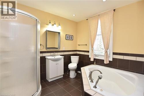 180 Province Street N, Hamilton, ON - Indoor Photo Showing Bathroom