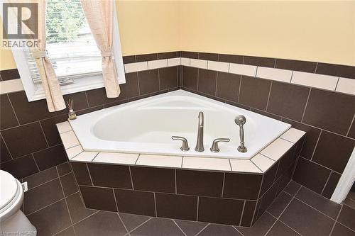 180 Province Street N, Hamilton, ON - Indoor Photo Showing Bathroom