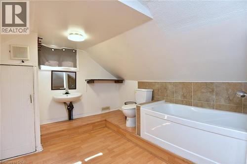 180 Province Street N, Hamilton, ON - Indoor Photo Showing Bathroom
