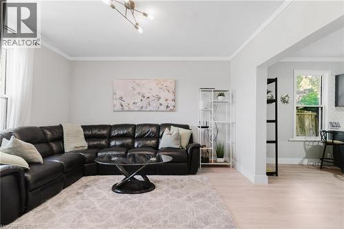 35 Shade Street, Cambridge, ON - Indoor Photo Showing Living Room