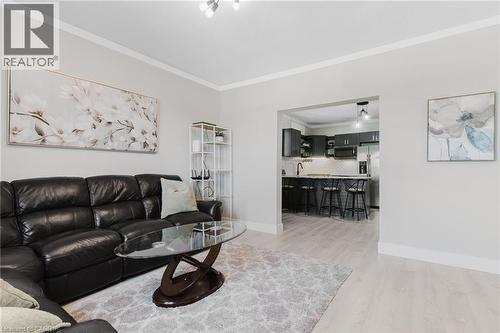 35 Shade Street, Cambridge, ON - Indoor Photo Showing Living Room