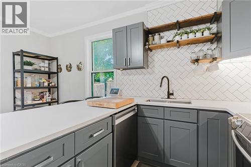 35 Shade Street, Cambridge, ON - Indoor Photo Showing Kitchen