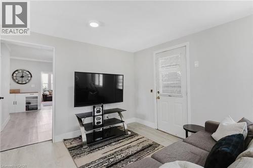 35 Shade Street, Cambridge, ON - Indoor Photo Showing Living Room