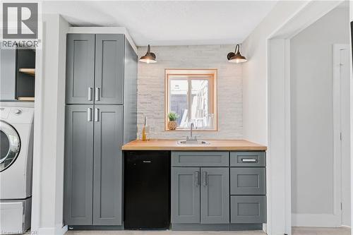 35 Shade Street, Cambridge, ON - Indoor Photo Showing Laundry Room