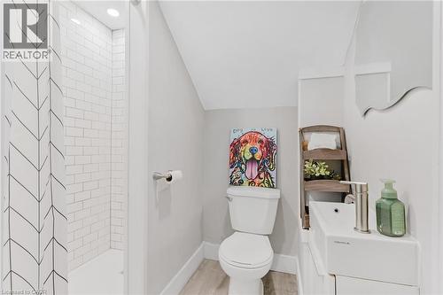 35 Shade Street, Cambridge, ON - Indoor Photo Showing Bathroom